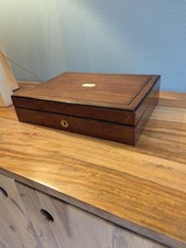Beau et ancien coffret Boite