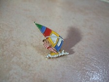 PINS MER PLANCHE A VOILE  