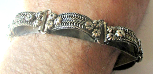 Ancien bracelet couleur argent