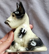 Figurine de Scottish terrier