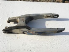 UN BRAS OSCILLANT ARRIERE MOTO