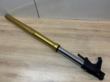 UN TUBE DE FOURCHE BATON