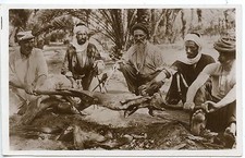 CARTE POSTALE / POSTCARD / ALGERIE / SCENES ET TYPES LE MECHOUI UN ROTI 