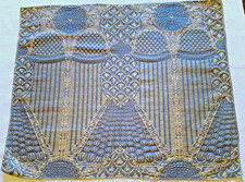 Tissus Ameublement " LE MANACH" en damassé de soie et fils d'or-63 cm x 55 cm