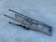 UN BERCEAU BOUCLE ARRIERE DE