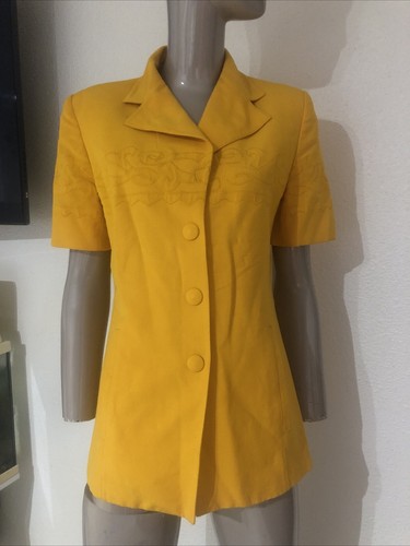 Très jolie veste givenchy - jolie,