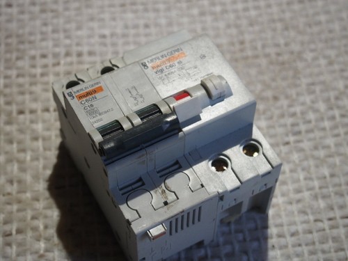 Disjoncteur bipolaire merlin - ,