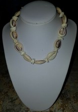 Collier en coquillages cauris