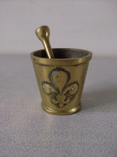 Ancien mortier fleur lys - ancien, et