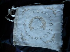 Pochette à mouchoir lingerie brodée Linge ancien