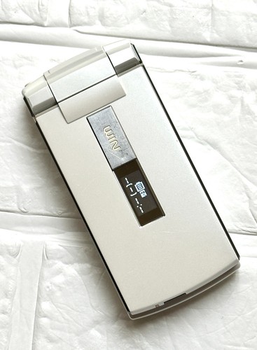 Téléphone clapet japonais - à,