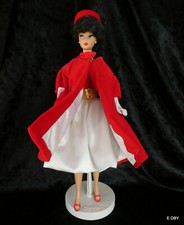 POUPEE BARBIE  SILKEN FLAME 1997 complete avec boite , certificat et socle