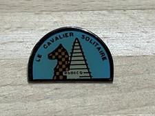 a  PINS PIN SPORT CHESS GAMES