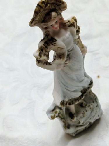 Ancienne figurine femme - , en