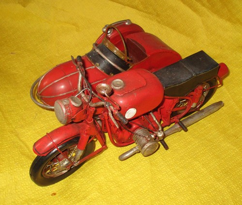 Grosse moto décorative