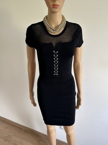 Robe noire manches - à, courtes