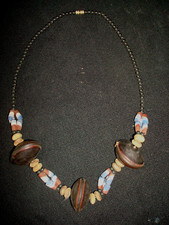 Ancien collier ethnique tribal porcelaine bois graines vintage baroque art déco 