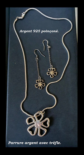 Collier long trèfle avec ses