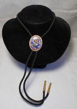 VINTAGE COLLIER CRAVATE COWBOY WESTERN AVEC MEDAILLON  FACON  EMAUX 