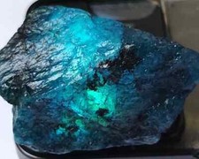 271 Ct. Saphir brut du