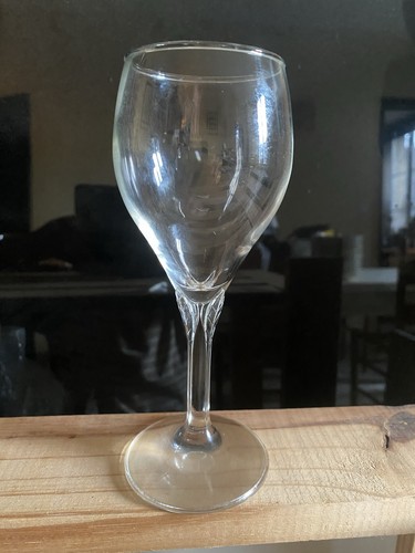 Verres vin anciens pied - à,