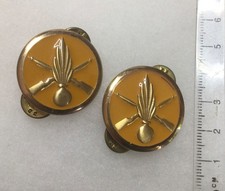 FRANCE INFANTERIE - paire d’insignes disque de col INFANTERIE PARACHUTISTE