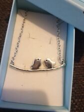 Collier oiseaux porté par Caroline dans Vampire Diaries