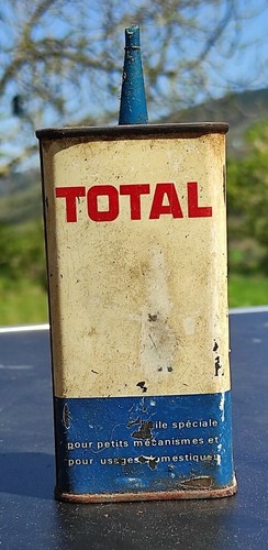 Ancienne burette bidon huile