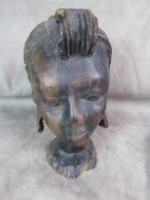 TÊTE DE FEMME AFRICAINE en bois sculpté.