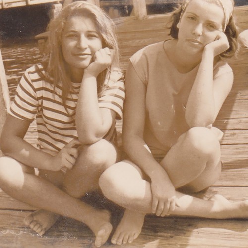 Deux belles femmes plage - belles,