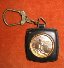 Porte-clés Key ring ANN MARY COUTURE Rue CRIVELLI HYERES - VOILIER doré