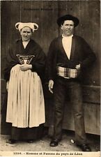 CPA Costumes Bretons - Homme et Femme du pays-de-LÉON (253156)