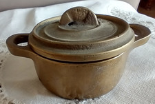 Charmante petite cocotte fonte