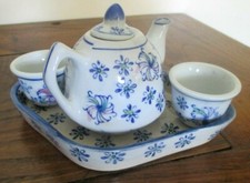 Charmant Service à thé miniature en porcelaine blanc et bleu plateau théière