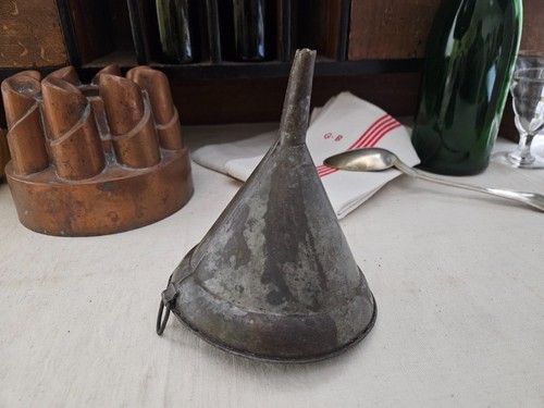 Ancien entonnoir zinc - entonnoir,