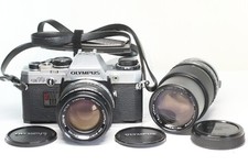 Appareil photo reflex argentique 35 mm Olympus OM10 + Objectif Auto-S 50 mm F...
