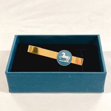 Pince à cravate dorée