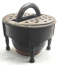 Fin 19ie. Chaufferette à Pieds en Bois. Corps de Chauffe en Grès Mielle.Bon état