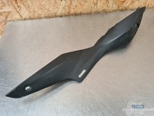 Cache sous selle gauche Aprilia RSV 1000 2006 à 2008