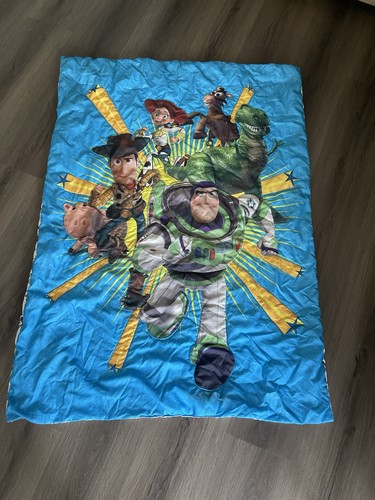 Toy story comforter fitting - story,
