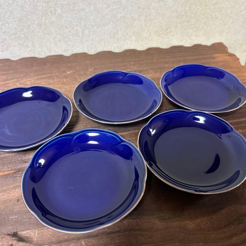Petite assiette forme de - petite, en