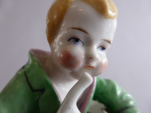 Figurine pyrogene gamin jouant - pyrogene,