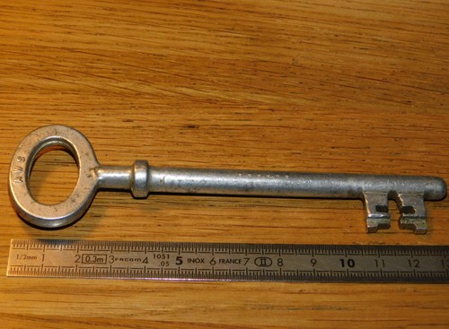 Cle 6cm ancienne en - cle,