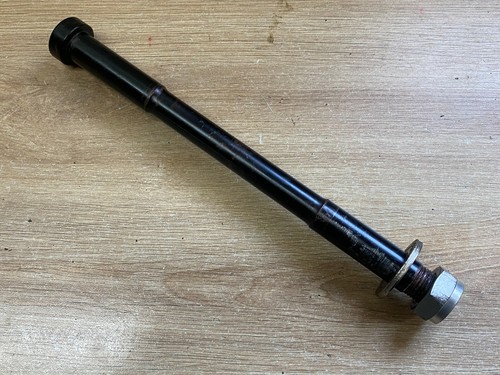 Axe roue arriere trial - un,