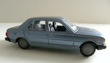 1/43 PEUGEOT 305 gris Norev