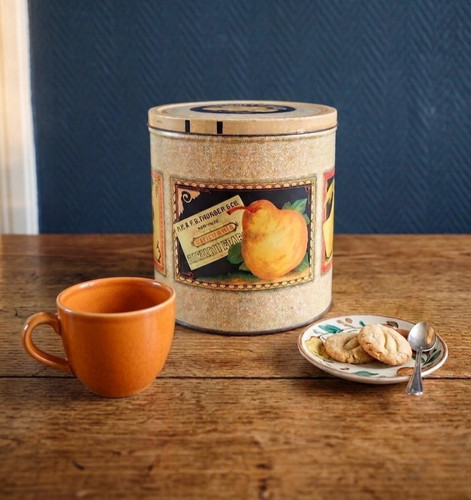 Ancienne boîte biscuits - à,