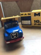 Camion Conrad 3035 - MAN 16.192 F-KO camion benne 6x4 Bleu/Jaune/Rouge 1:50