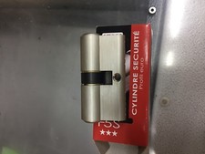 CYLINDRE 30/30 LIVRE AVEC 15 CLES PLATES