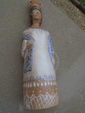 statuette femme céramique et