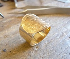 Bague pièce or 9 KT cintrée